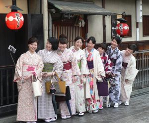 Wilmar Schutz Japanese girls in kimono during Sakura festival Kyoto Chris Wilmar Architect